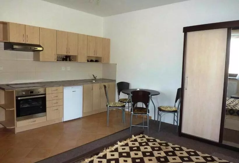 Majatalo Penzion Lipina