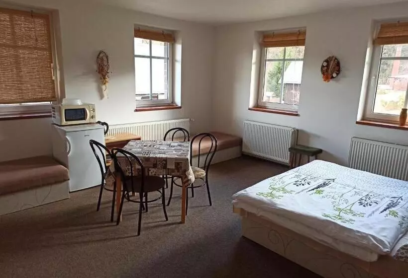 Majatalo Penzion U Pily