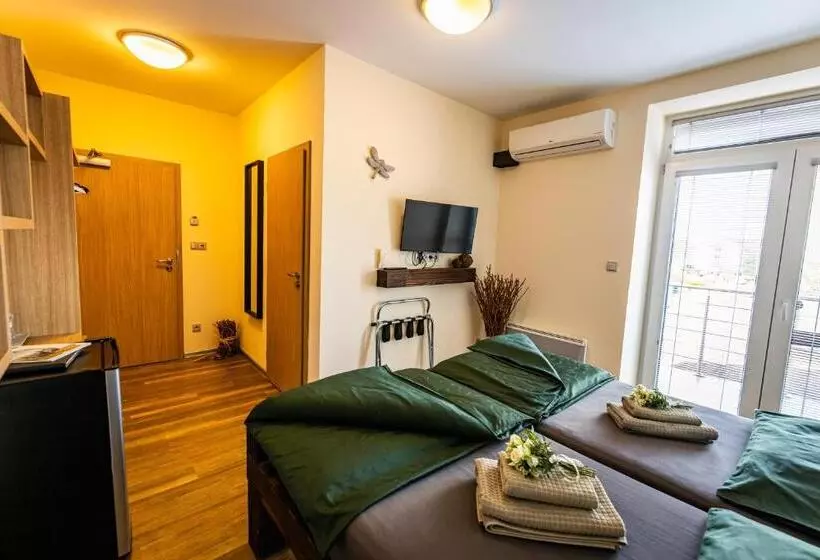 ペンション Penzion Víno Hruška