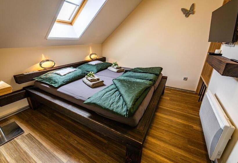 ペンション Penzion Víno Hruška