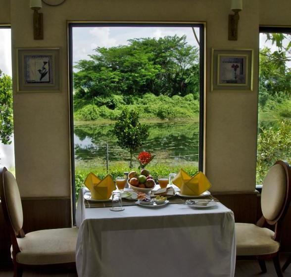 リゾートホテル The Riverwood Forest Retreat Dooars Fully Vaccinated Staff