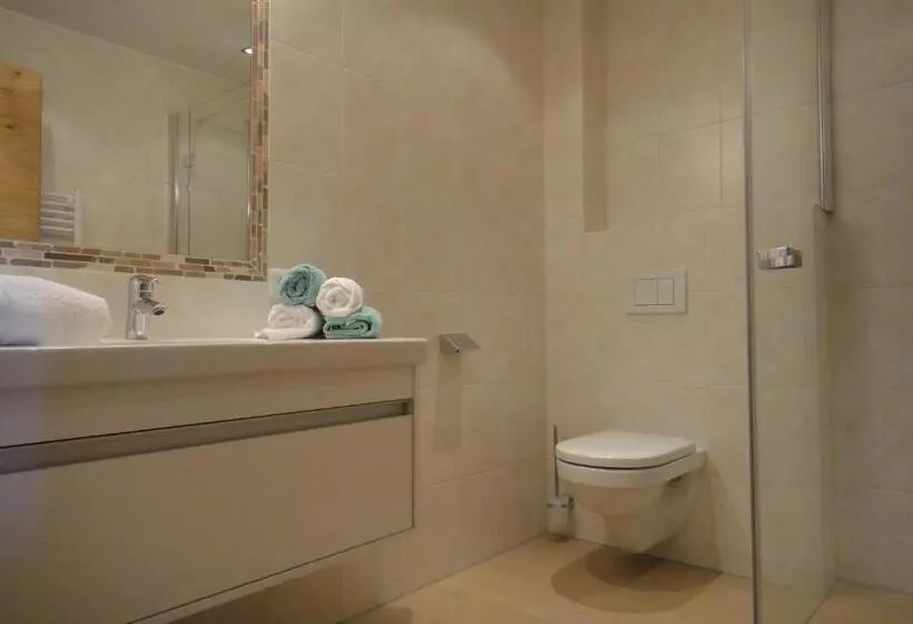 Retkeilymaja Berggasthof Schatzbergalm