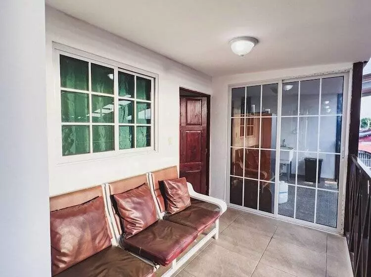 هاستل Las Catalinas Anton Panama