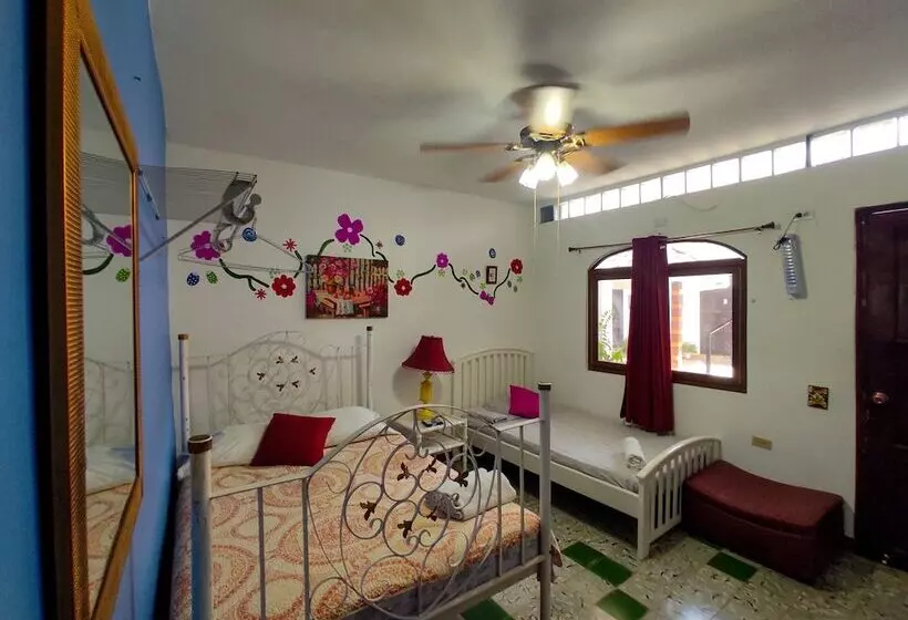 هاستل Las Catalinas Anton Panama