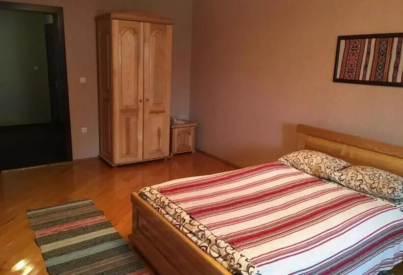 Retkeilymaja Svitlytsia