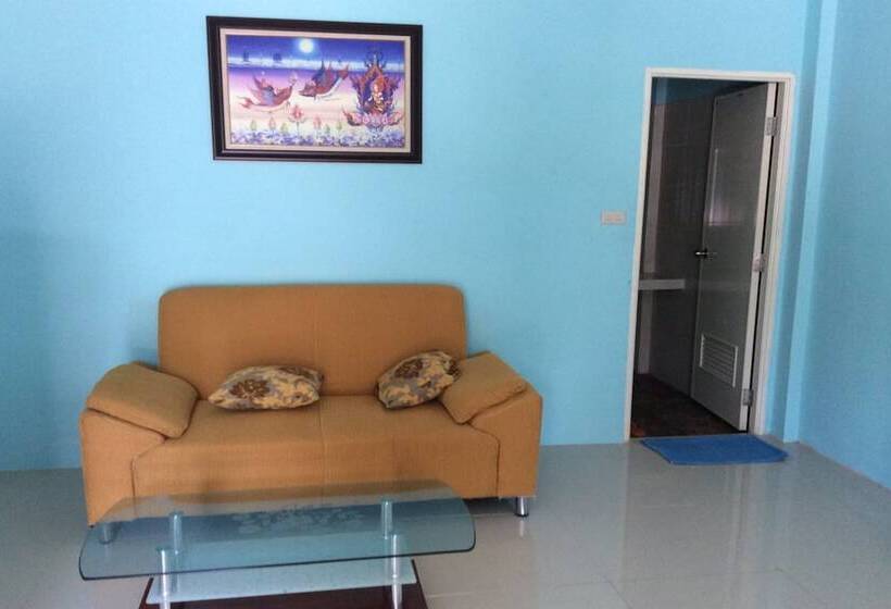 فندق Baan Sri Family