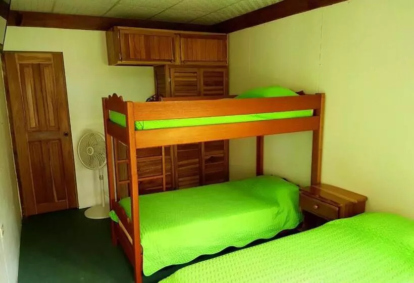 Hotelli Hospedaje Yarisnori