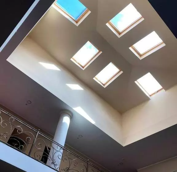 Hotelli New Continent