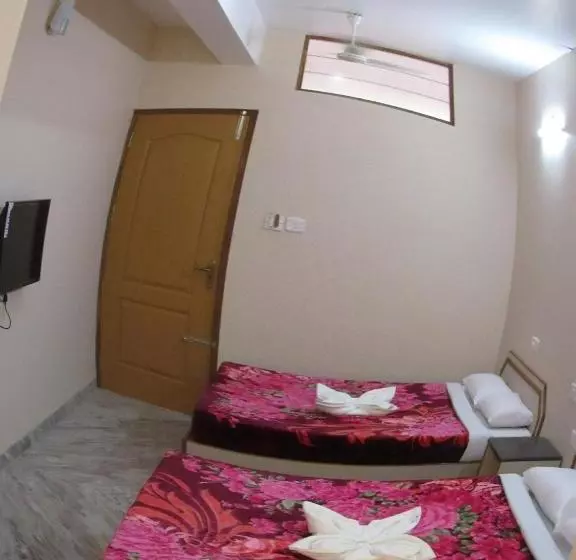 Hotelli Saravana Grand