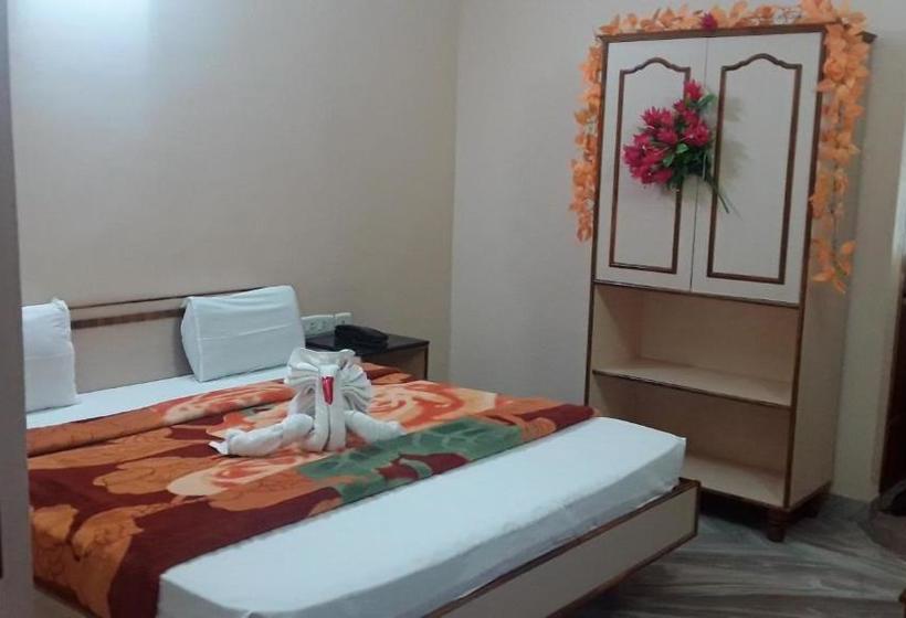 Hotel Saravana Grand