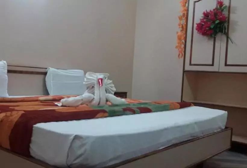 Hotelli Saravana Grand