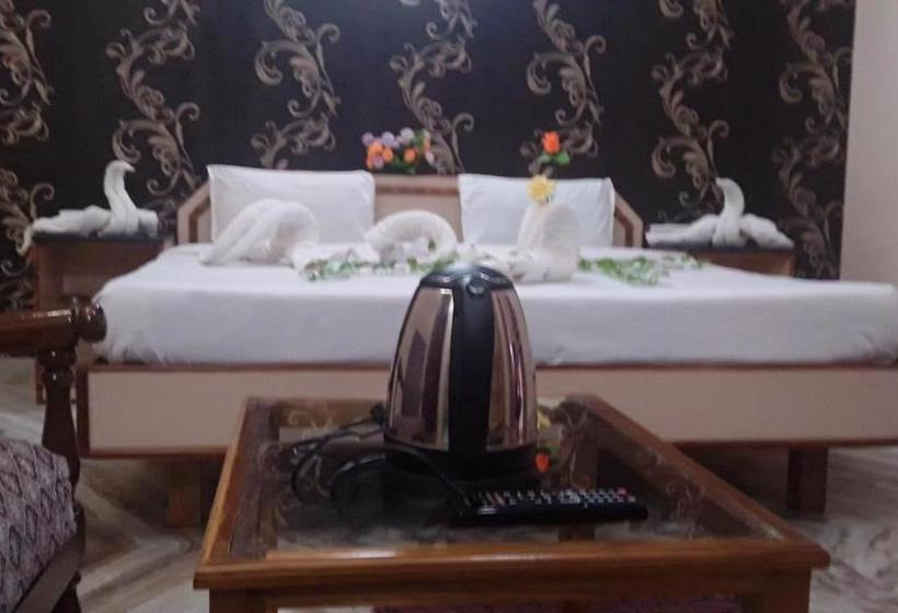 Hotel Saravana Grand