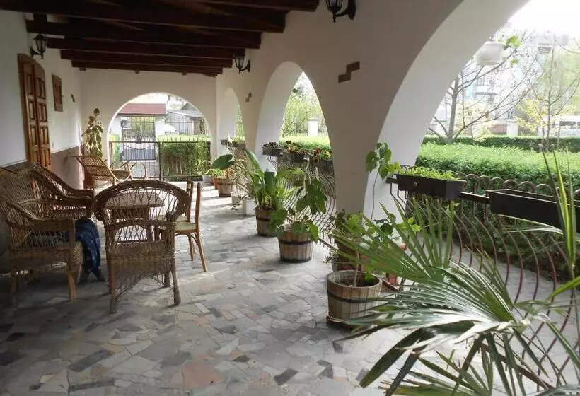 Majatalo Guest House Marketti