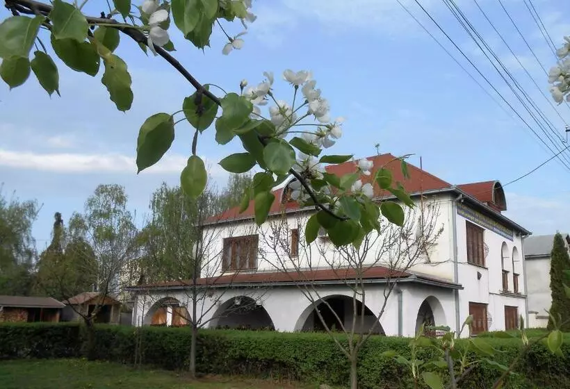 Majatalo Guest House Marketti