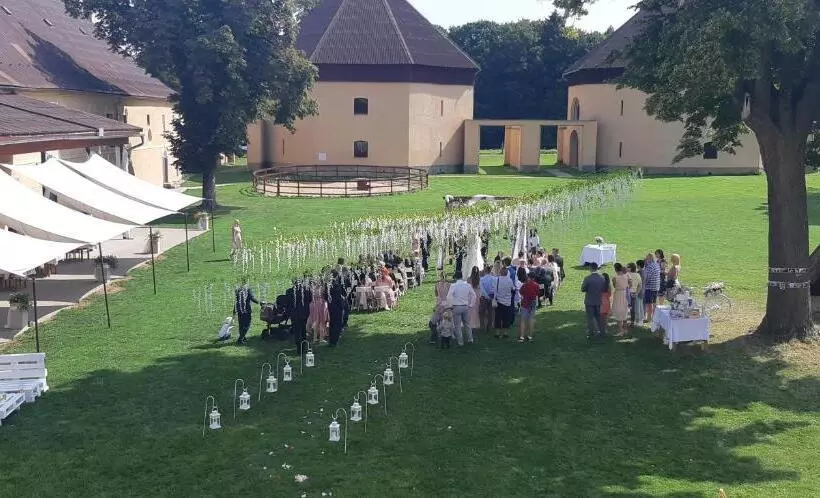 Majatalo Zámecký Dvůr černousy