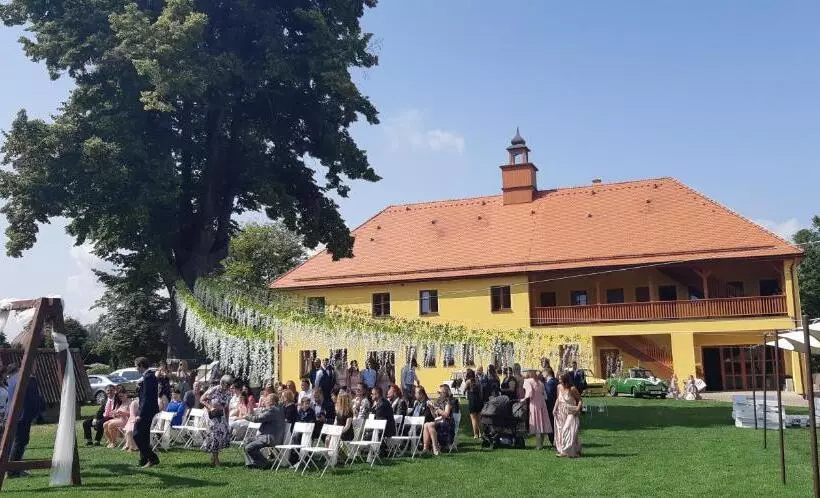 Majatalo Zámecký Dvůr černousy