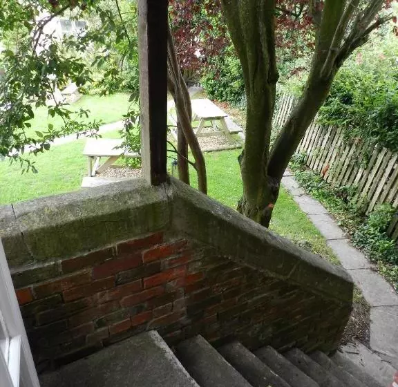 Retkeilymaja The Old Ham Tree