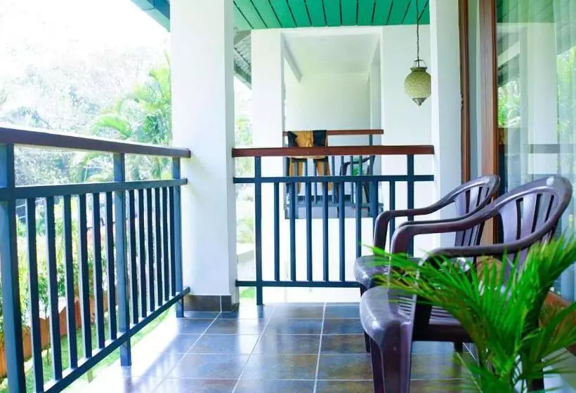 Bed and Breakfast Silver Storm Resort Athirappilly
