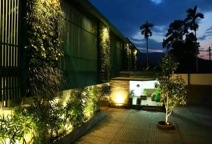 Bed and Breakfast Silver Storm Resort Athirappilly