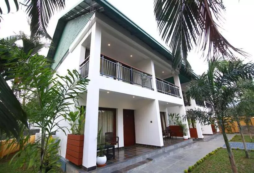 Bed and Breakfast Silver Storm Resort Athirappilly