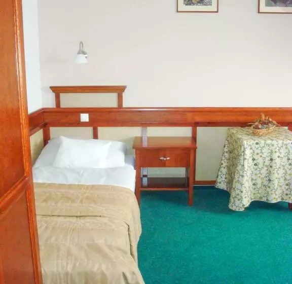 ホテル Kardosfa