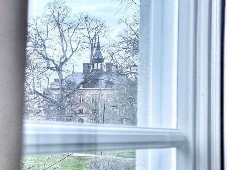 Отель Wiks Slott