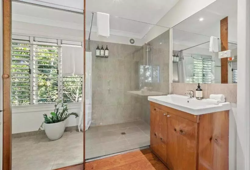 Mavis's Cabins @ Mt Warning