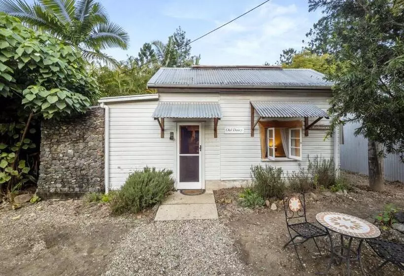 Mavis's Cabins @ Mt Warning
