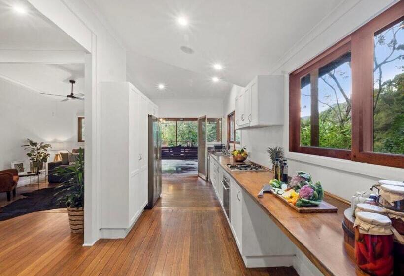 Mavis's Cabins @ Mt Warning