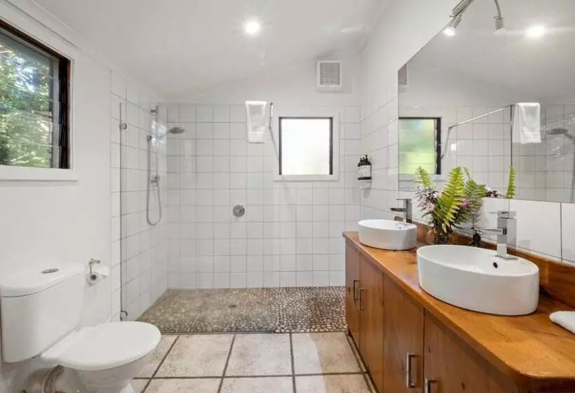 Mavis's Cabins @ Mt Warning