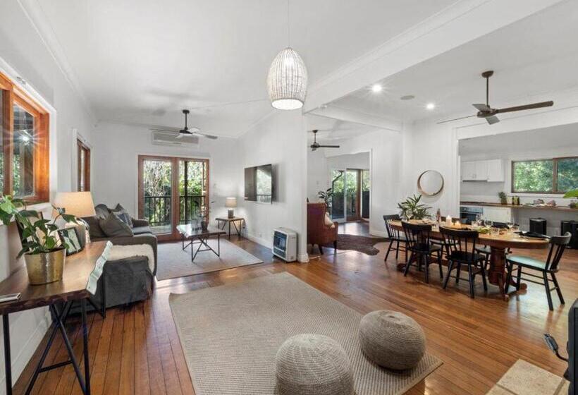 Mavis's Cabins @ Mt Warning