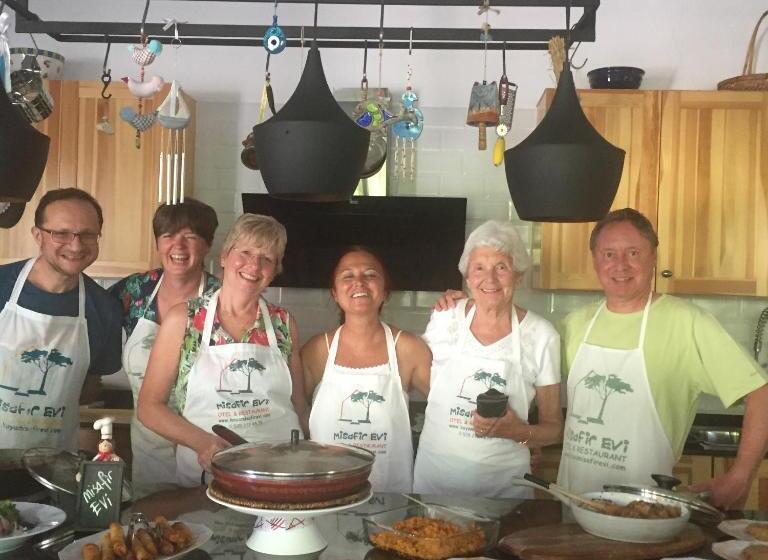 膳宿费 Misafir Evi