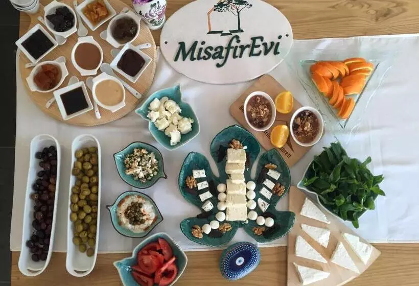 ペンション Misafir Evi