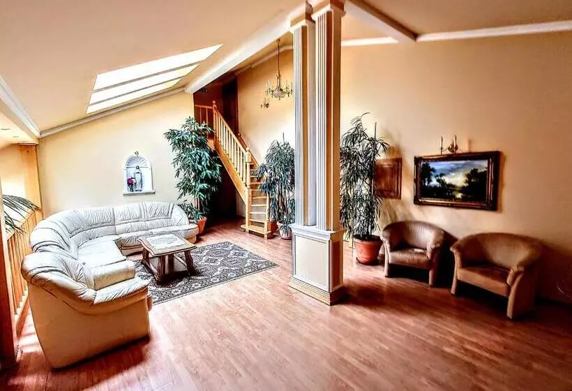 Majatalo Penzion Lucs