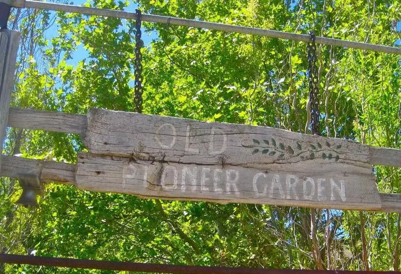 ユースホステル Old Pioneer Garden Country Inn