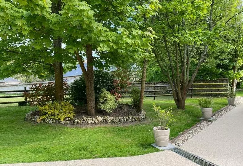 Aamiaismajoitus (B&B) Chambres D'hôtes Aux Ecuries Du Chateau