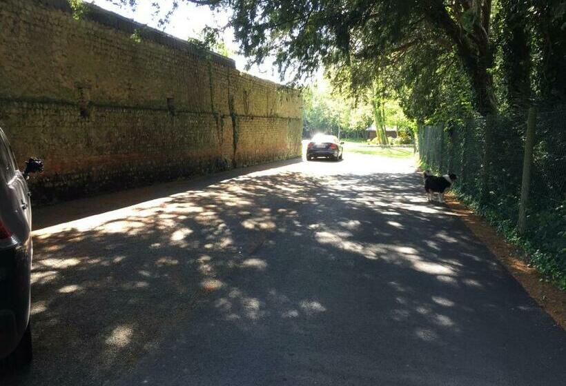 مبيت وإفطار Chambres D'hôtes Aux Ecuries Du Chateau