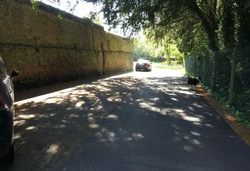 Aamiaismajoitus (B&B) Chambres D'hôtes Aux Ecuries Du Chateau