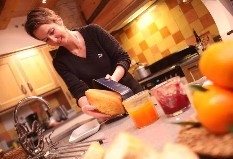 Aamiaismajoitus (B&B) La Tour Du Coq Doré