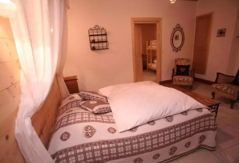 Aamiaismajoitus (B&B) La Tour Du Coq Doré