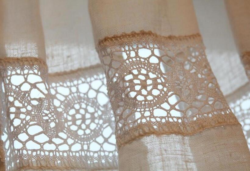 Bed and Breakfast La Tour Du Coq Doré