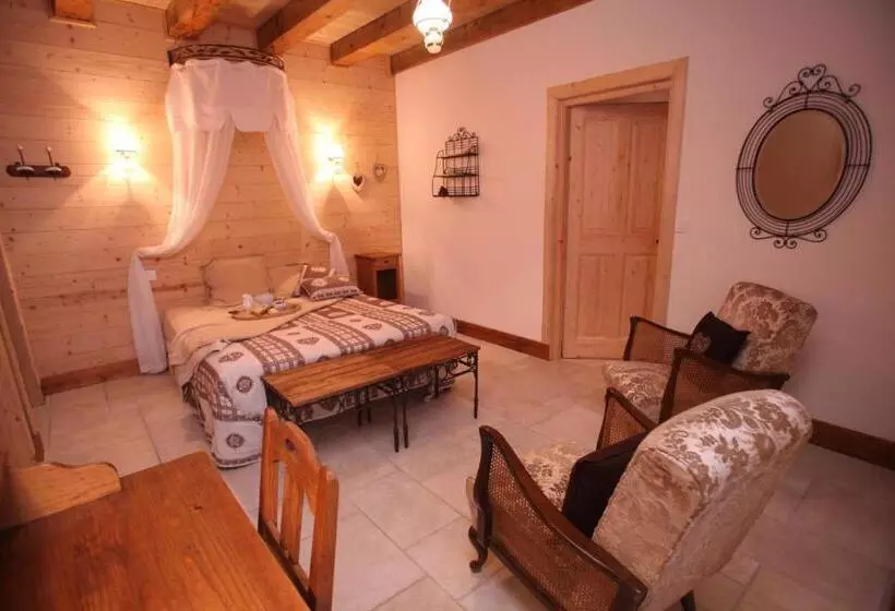 Aamiaismajoitus (B&B) La Tour Du Coq Doré