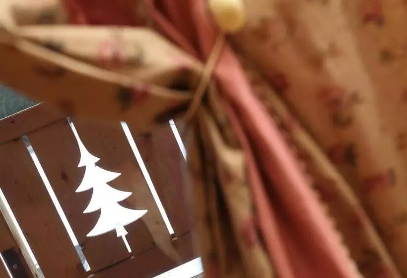 Aamiaismajoitus (B&B) La Tour Du Coq Doré