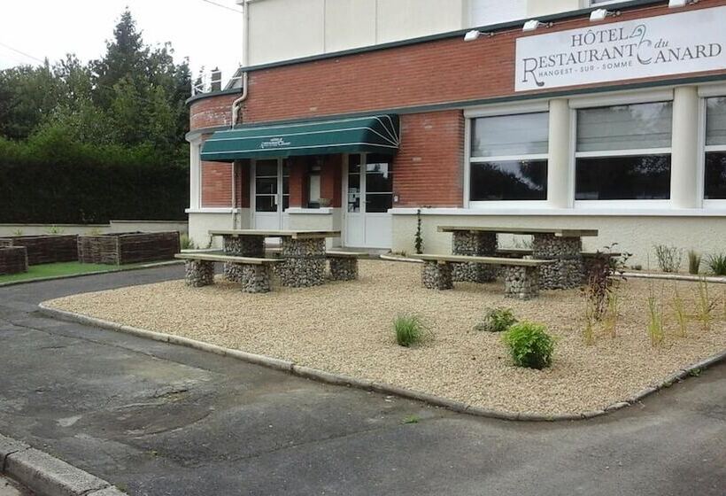 ホテル Logis Hôtel Restaurant Du Canard