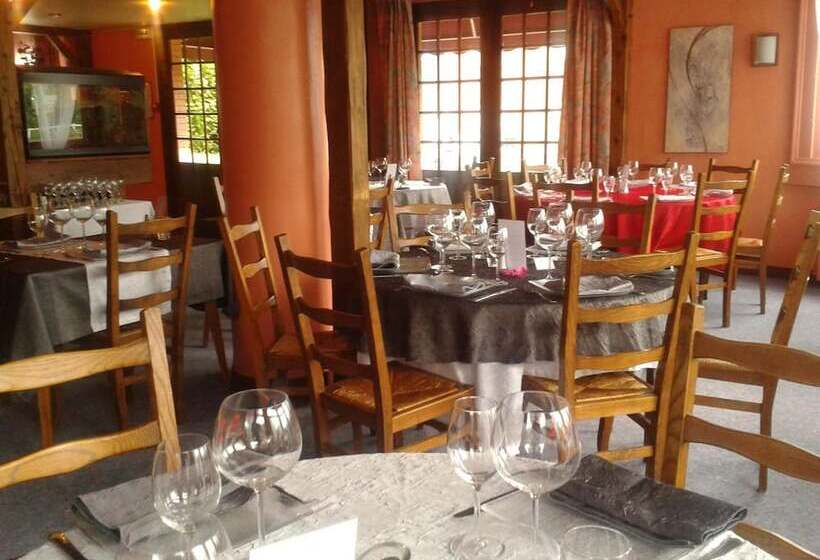 ホテル Logis Hôtel Restaurant Du Canard