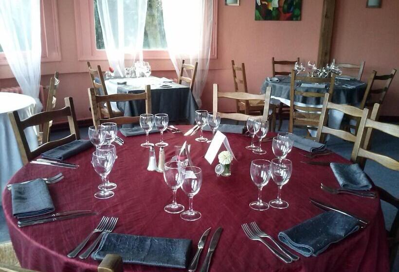 ホテル Logis Hôtel Restaurant Du Canard