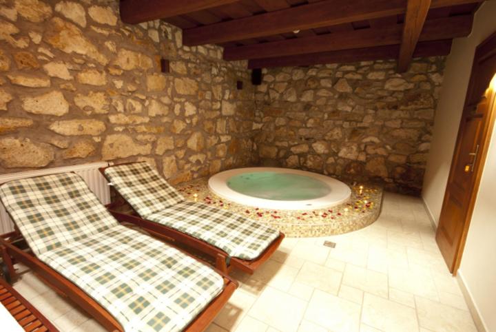 Пансион Trifecta Udvarház