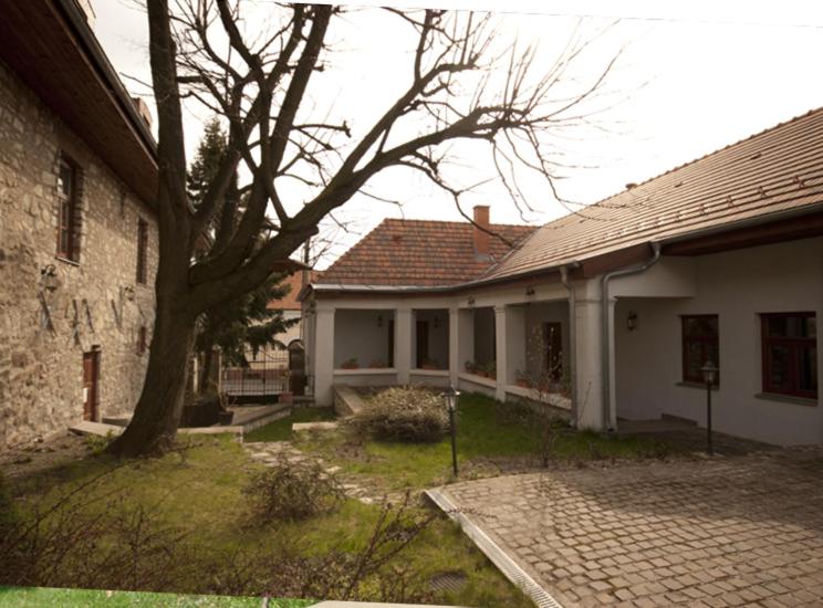 Пансион Trifecta Udvarház