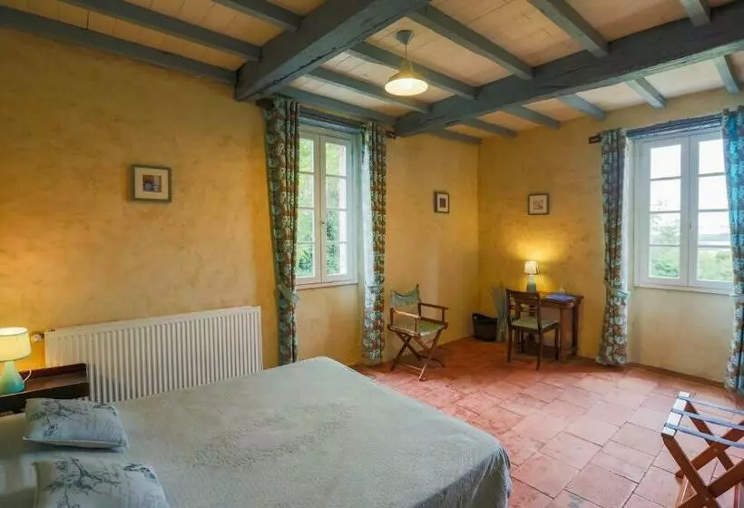 Aamiaismajoitus (B&B) Au Mas Des Calmettes
