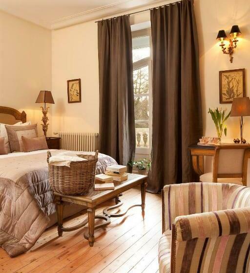 Bed and Breakfast Château De La Marine